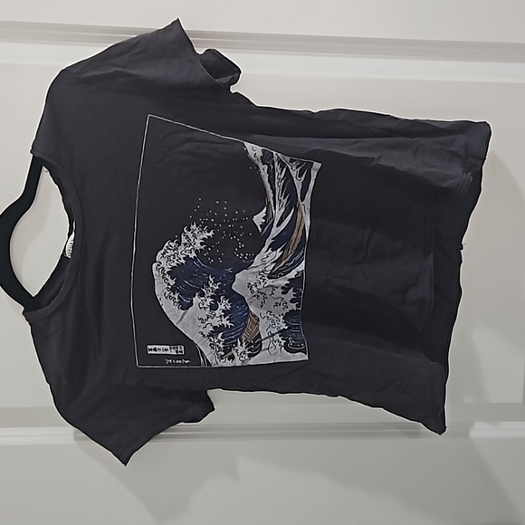 Urban Outfitters Grey "The Great Wave" T Shirt - S - Picture 2 of 7